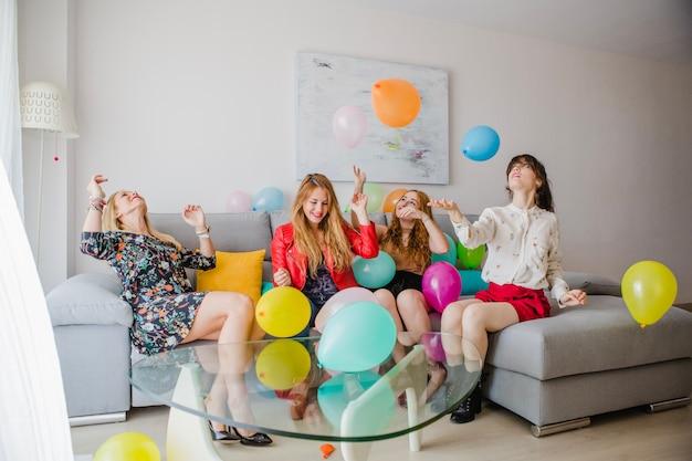  Идеи оформления квартиры на день рождения: воздушные шары и украшения на стену